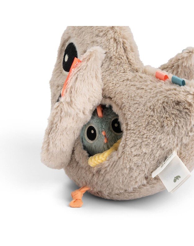 Done by Deer minkštas slėpynių veiklos žaislas Clucky, smėlio spalvos 3