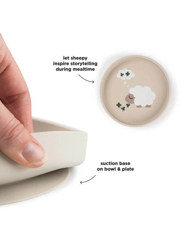 Done by Deer prilimpanti silikoninė lėkštė Stick&Stay Tiny Farm, smėlio spalvos