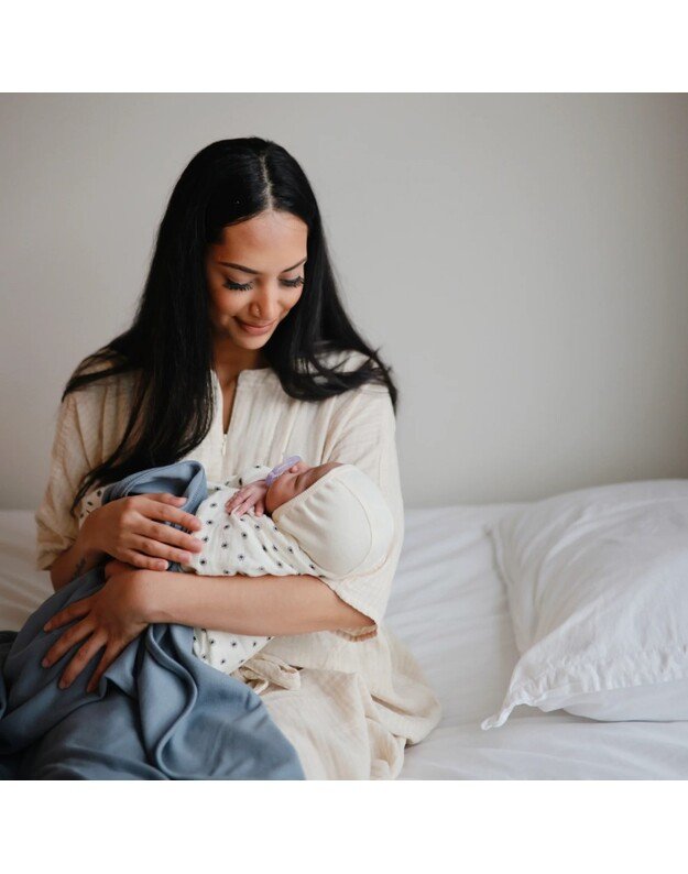 Mushie swaddle Black Daisy 3