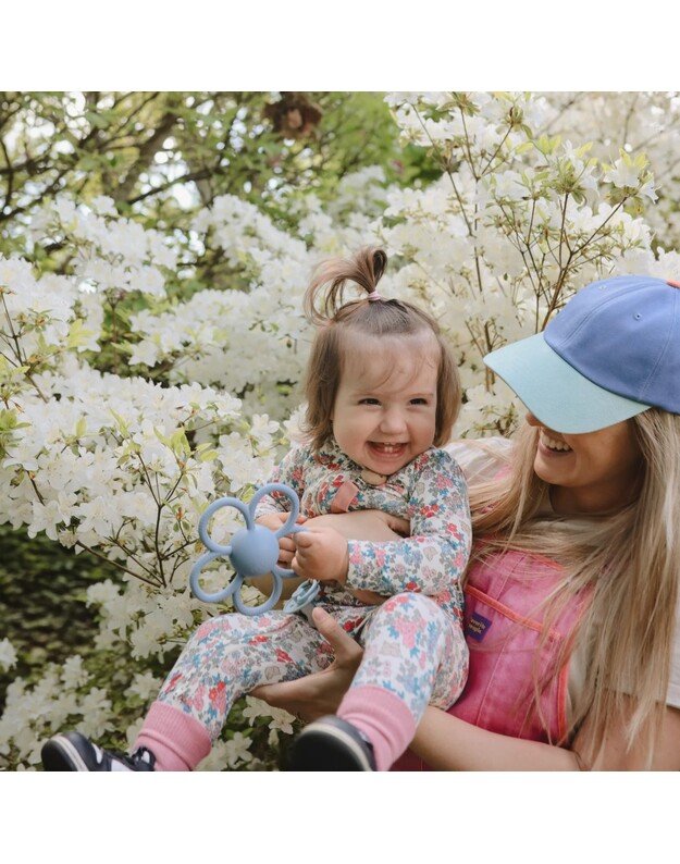 Mushie silikoninis kramtukas - barškutis Daisy Faded Denim, mėlynas