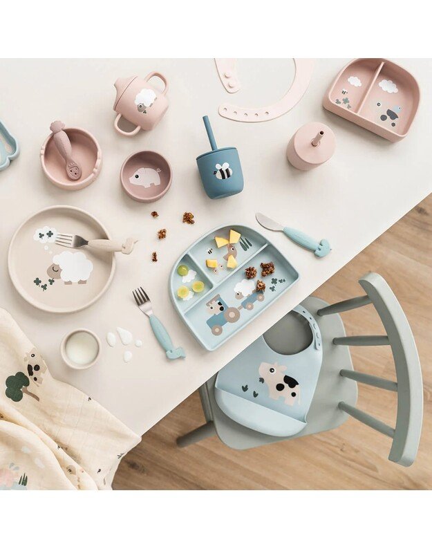 Done by Deer prilimpanti silikoninė lėkštė su skyriais Stick&Stay Tiny Farm, mėlyna