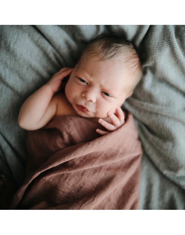Mushie swaddle Cedar 3