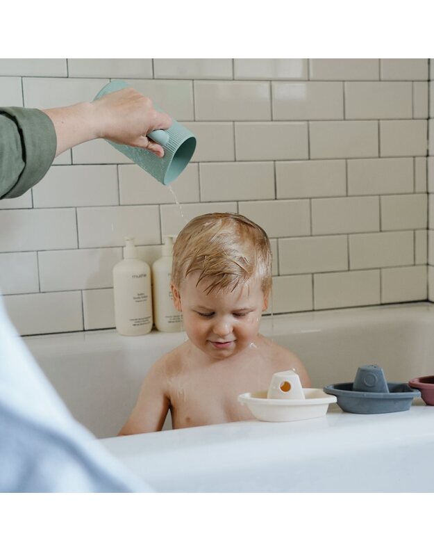 Mushie bath rinse cup Cambridge Blue 2