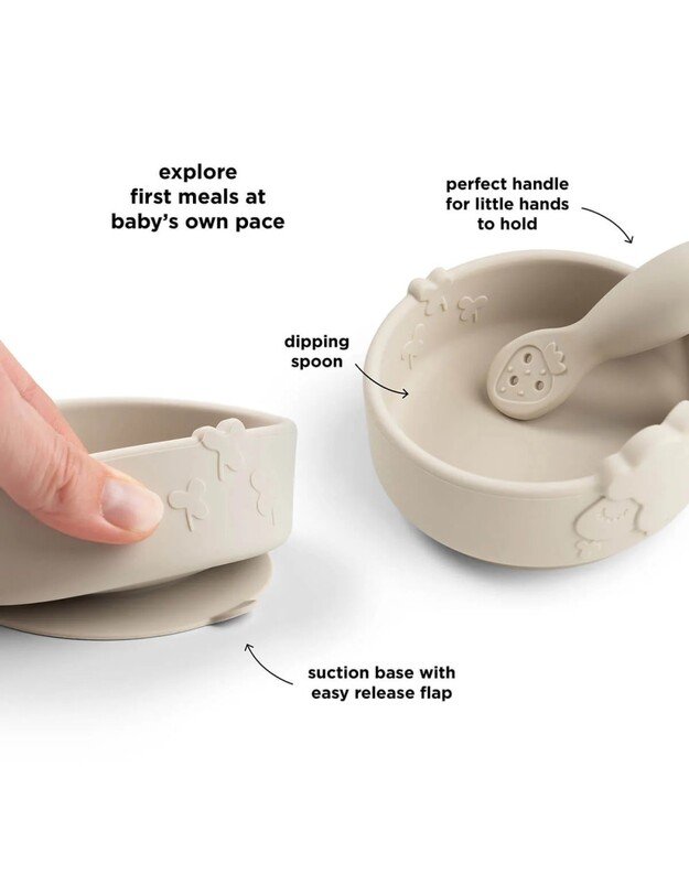 Done by Deer silikoninio dubenėlio ir šaukštelio rinkinys Stick & Stay Sheepy, smėlio spalvos