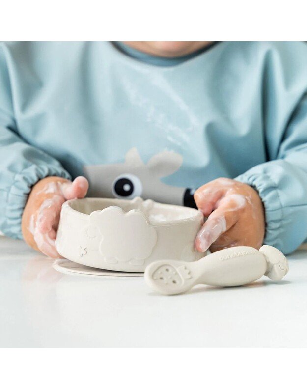 Done by Deer silikoninio dubenėlio ir šaukštelio rinkinys Stick & Stay Sheepy, smėlio spalvos