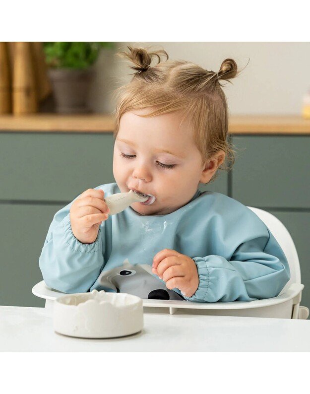 Done by Deer silikoninio dubenėlio ir šaukštelio rinkinys Stick & Stay Sheepy, smėlio spalvos