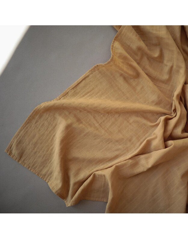 Mushie swaddle Fall Yellow 1