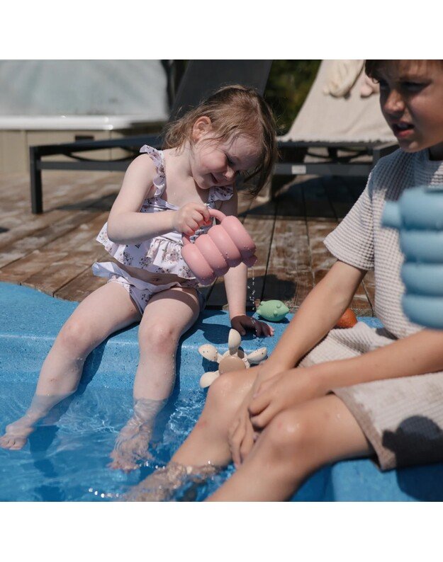 Mushie silikoninis laistytuvas Peony, rausvas 2