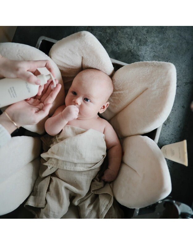 Mushie swaddle Fog 3