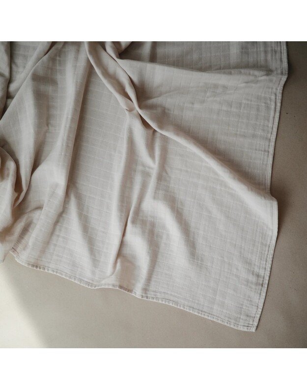 Mushie swaddle Fog 1