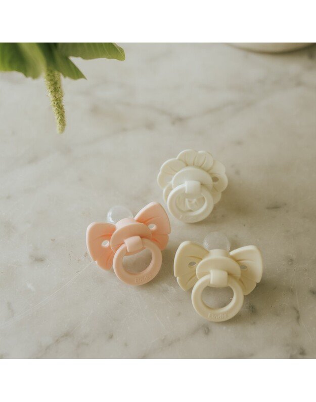 Elodie Details silikoninis čiulptukas 0-6 mėn. Binky Bow - Oat White