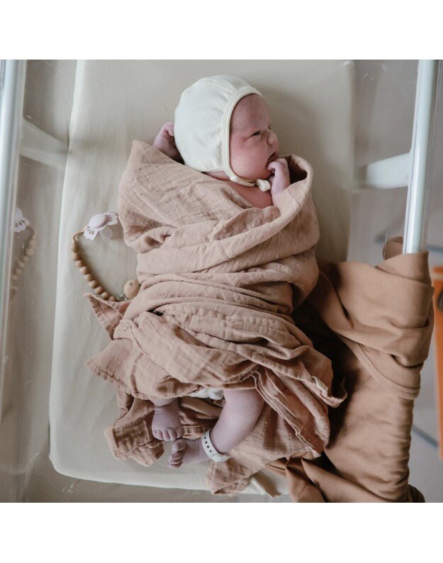 Mushie swaddle Natural 2