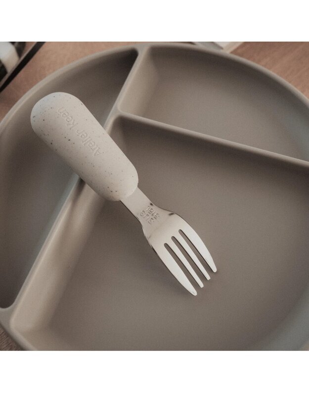 Atelier Keen prilimpanti silikoninė lėkštė su skyriais Greige, pilka