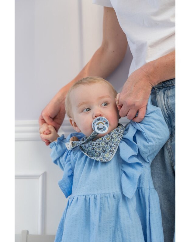 BIBS x Liberty Bandana bib Chamomile Lawn Baby Blue